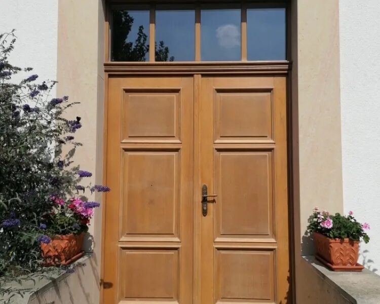 Vchodové dveře před renovací